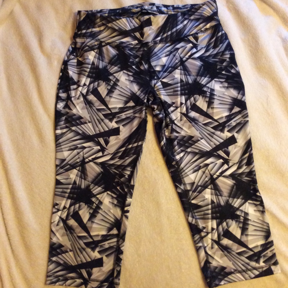 Danskin Now Capri Leggings